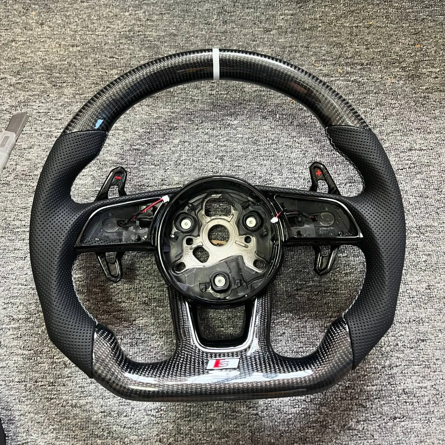 bc625800950ec055d75b1f042e5bf632.webp Custom Carbon Steering Wheel with Integrated Paddle Shifters for Audi B9 S4 S5 A4 A5 RS3 | Yeedercar