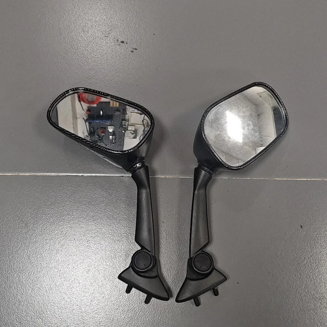 Yamaha R1 carbon pattern mirror close-up