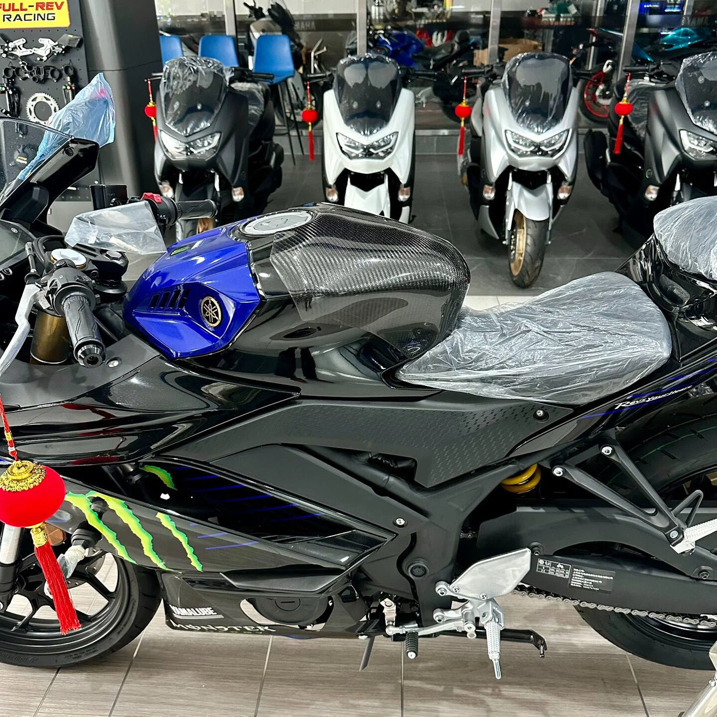 Pure Carbon Fiber Raised Tank Cover for Yamaha R3
