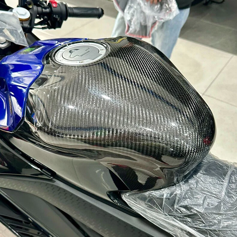 Yamaha R3 carbon raised tank cover profile