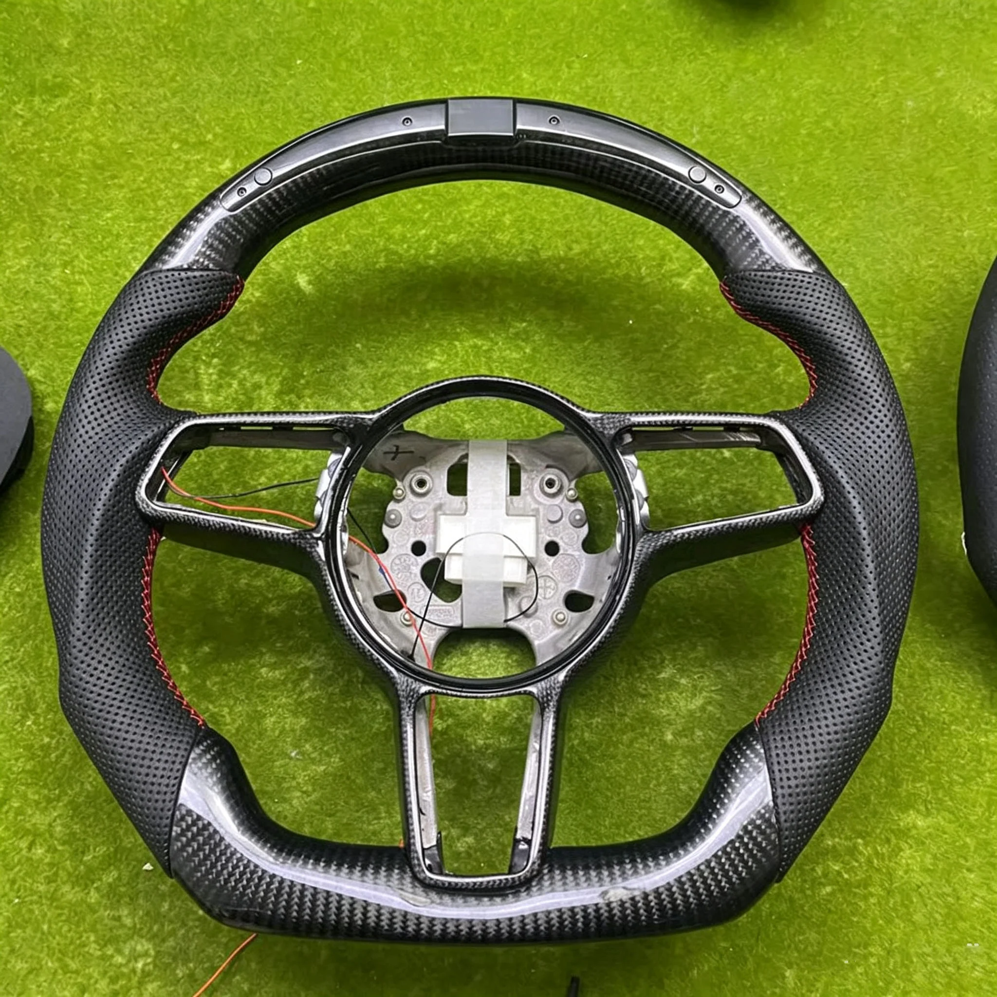 LED Carbon Fiber Steering Wheel for Porsche Panamera 971 / 911 992 detail 2