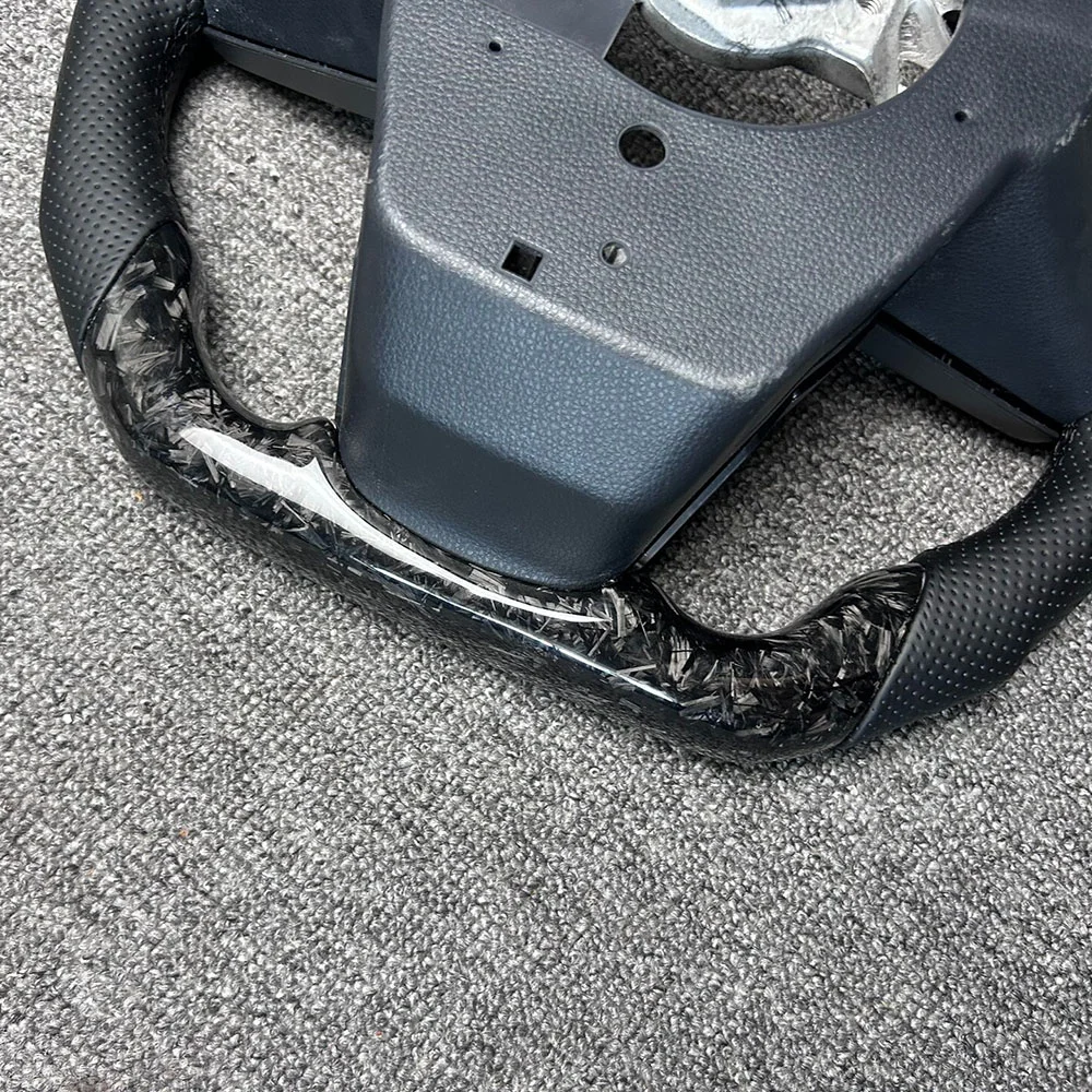 Forged Carbon Fiber D-Shape Steering Wheel for Toyota Sienna / Granvia detail 2