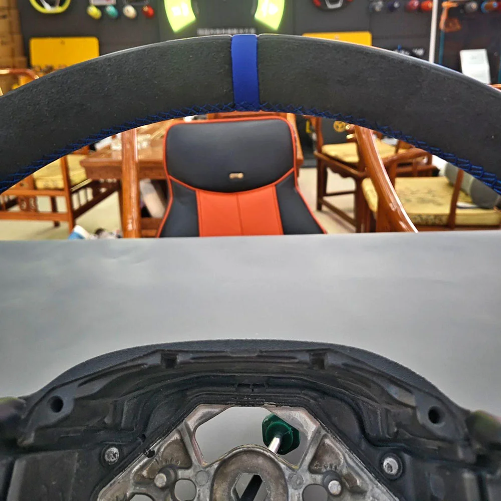 Custom Carbon Fiber & Leather Steering Wheel for Volvo XC60 / XC90 / S90 / S60 detail 2