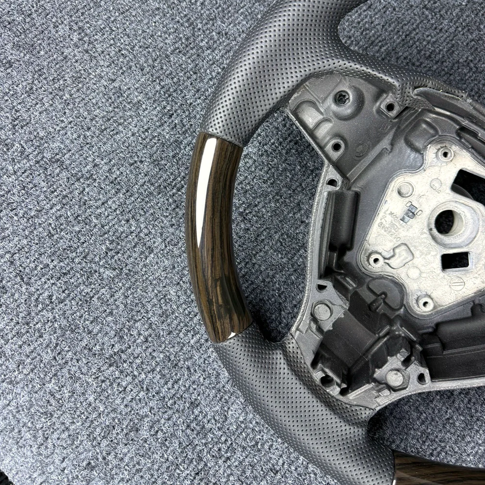 Wooden Steering Wheel for BMW 5 Series & 7 Series (F02 / F18) detail 1