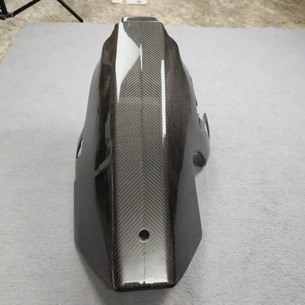 Custom Gloss Carbon Fiber Bodywork for Yamaha Custom detail 2