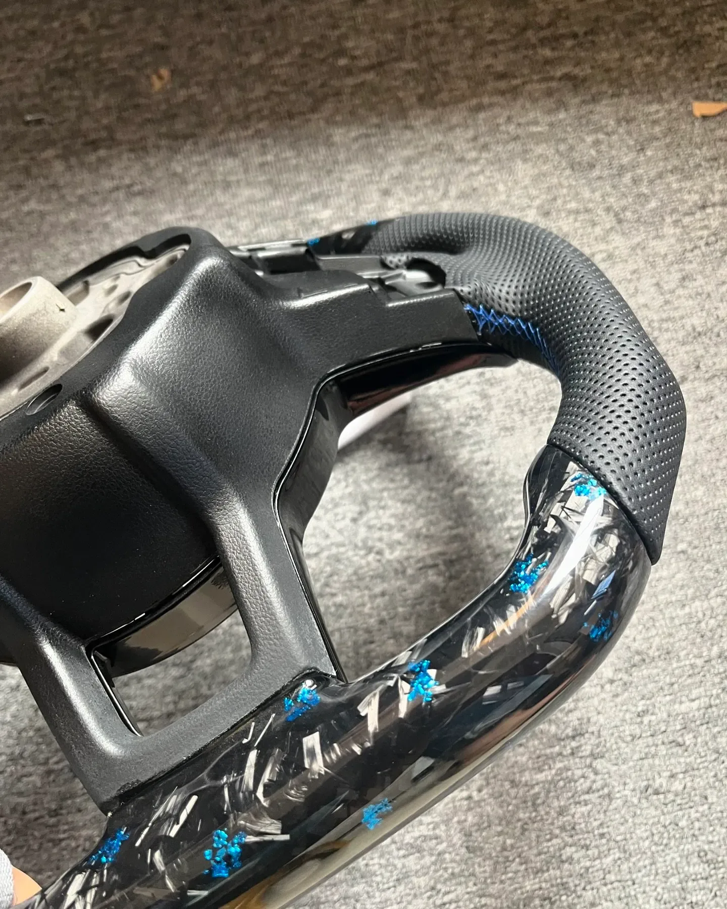 Yeedercar Custom Forged Carbon fiber steering wheel for Volkswagen Golf 7 GTI Rline - Image 5