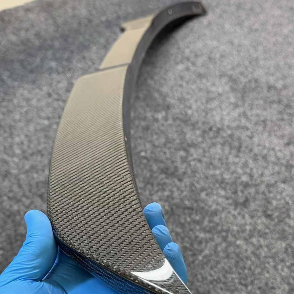 Carbon Fiber Rear Spoiler for BMW 5 Series G30 / G38 detail 2