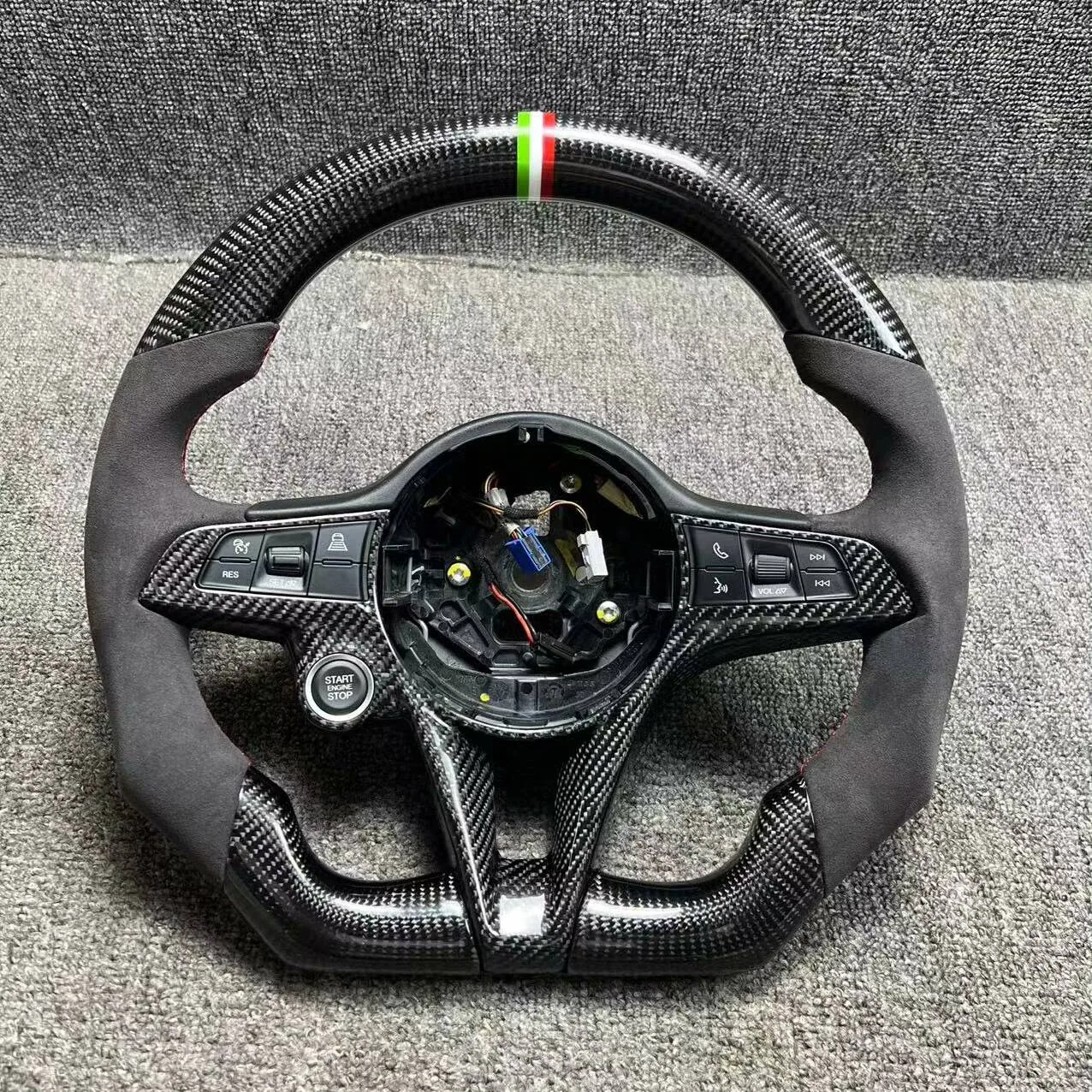 alfa romeo giulia carbon fiber steering wheel - view 3