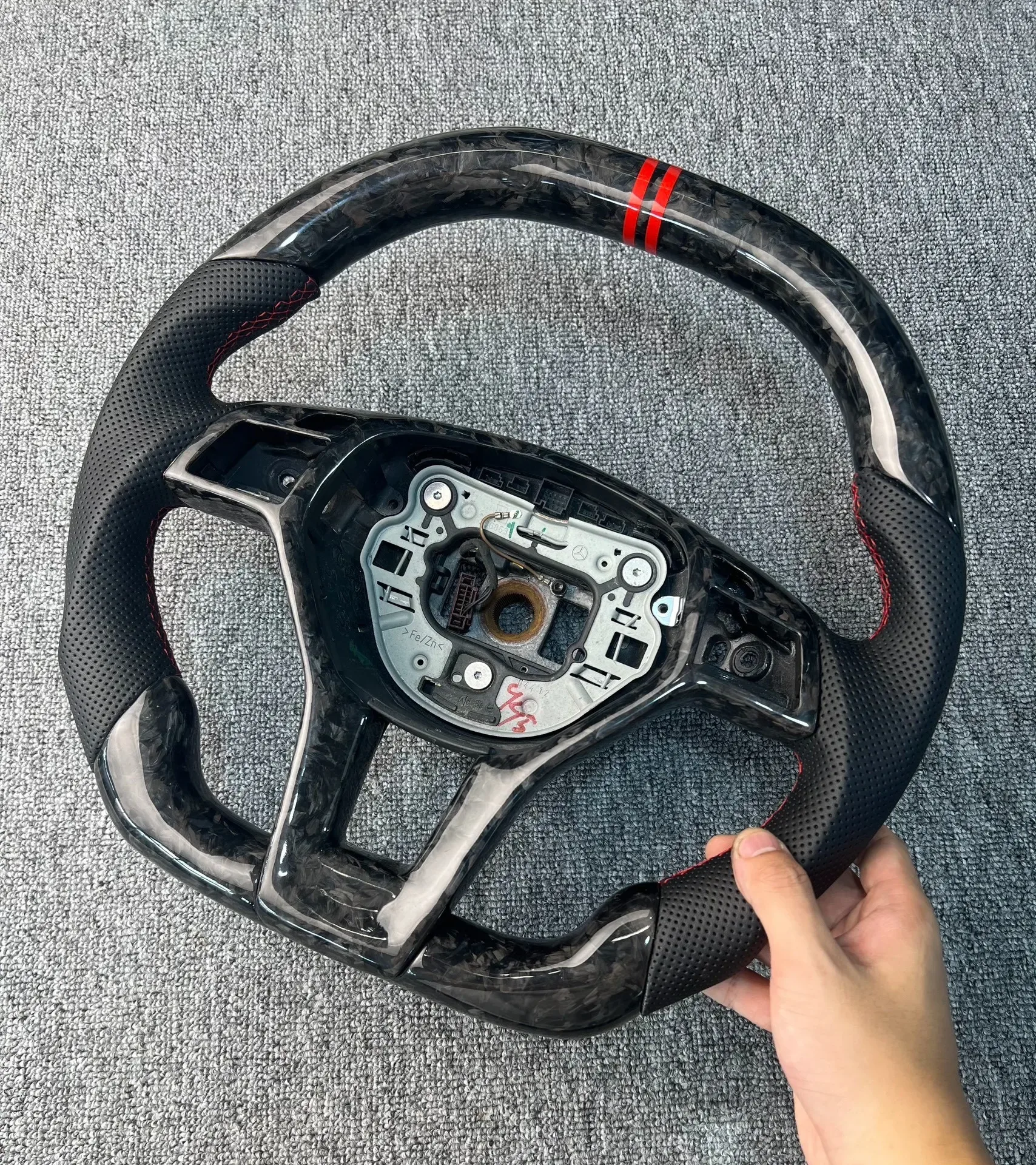 Custom Forged Carbon fiber steering wheel for Mercedes-Benz W204 W218 - detail