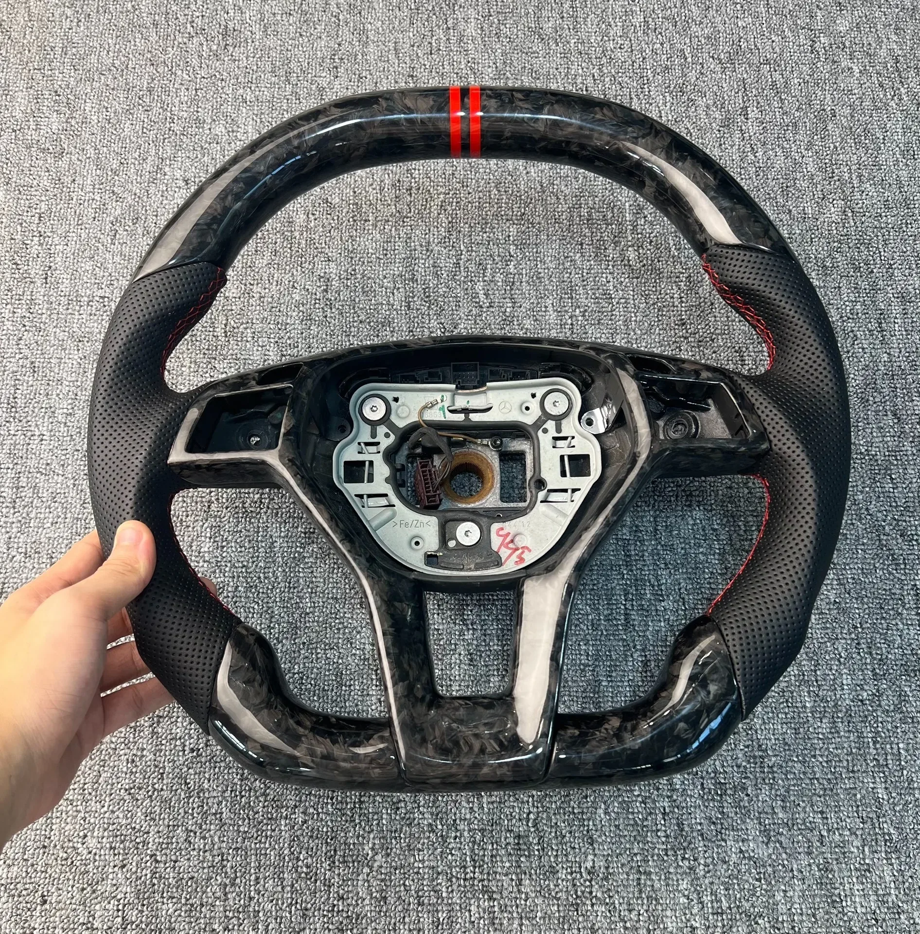 Custom Forged Carbon fiber steering wheel for Mercedes-Benz W204 W218 - detail
