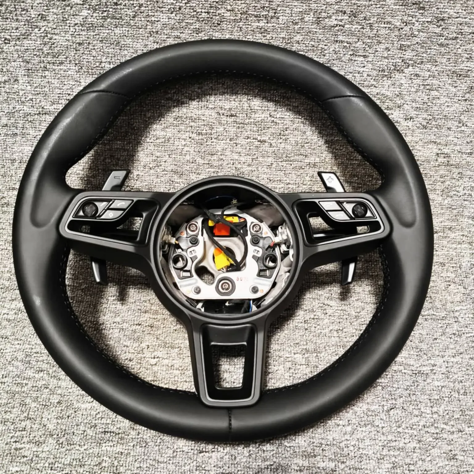 Steering Wheel on Porsche Cayenne 911 918 Panamera - view 5
