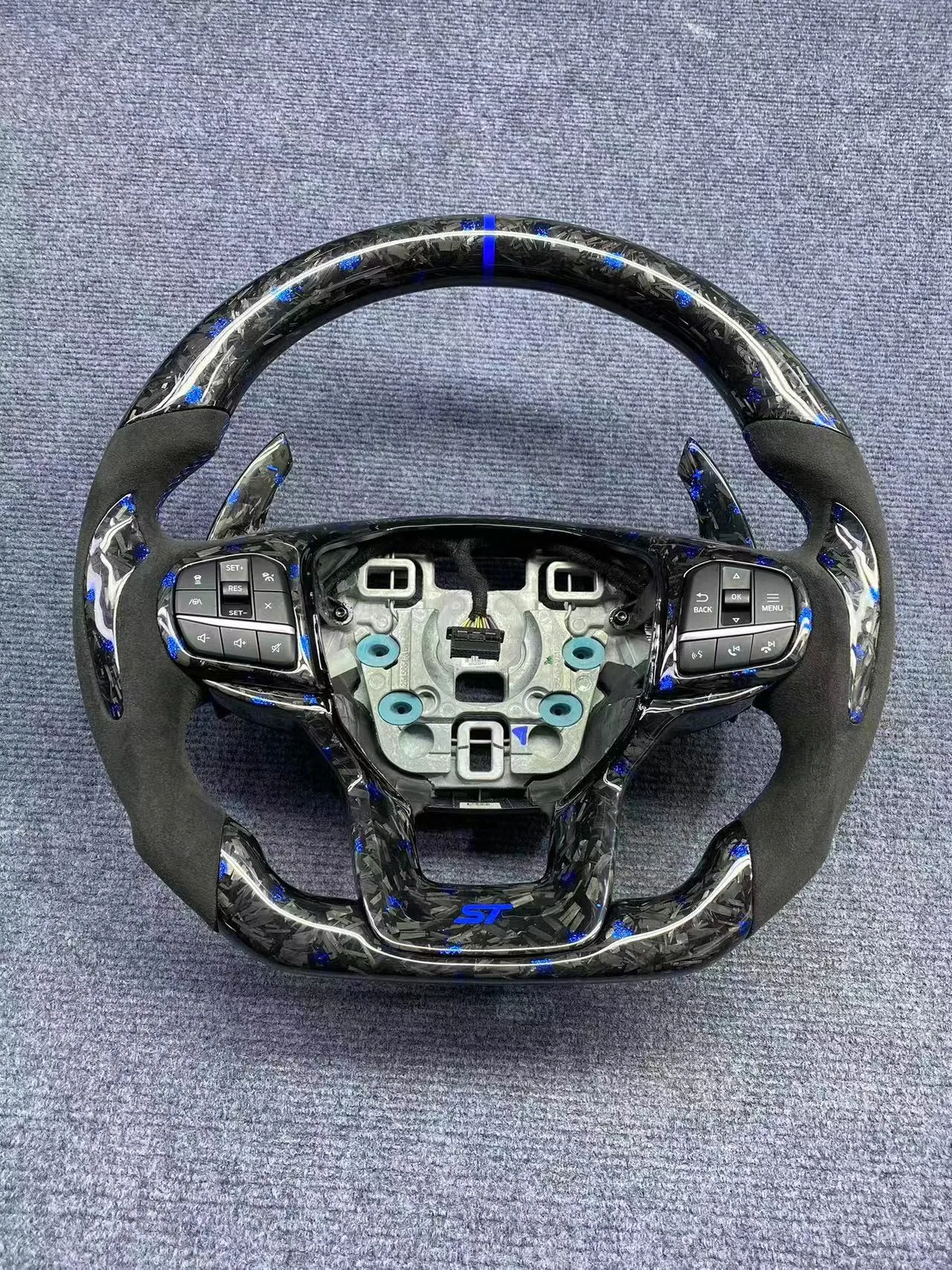 Yeedercar Custom Carbon fiber steering wheel for Ford explorer - detail