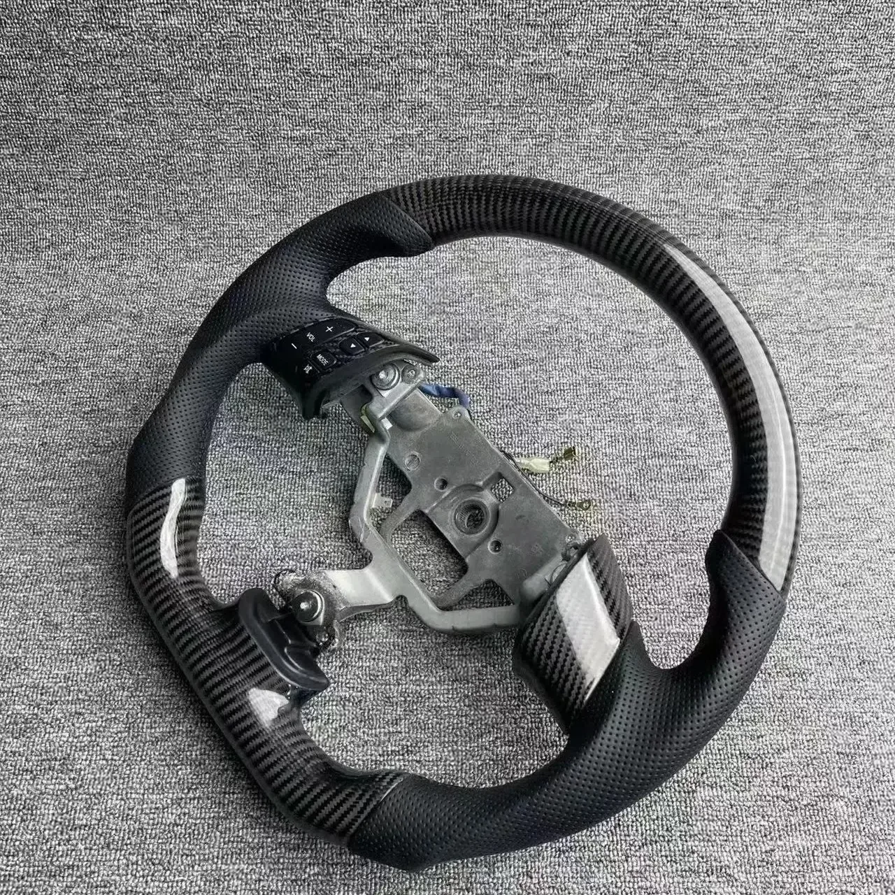 mazda 3 carbon fiber steering wheel - view 2