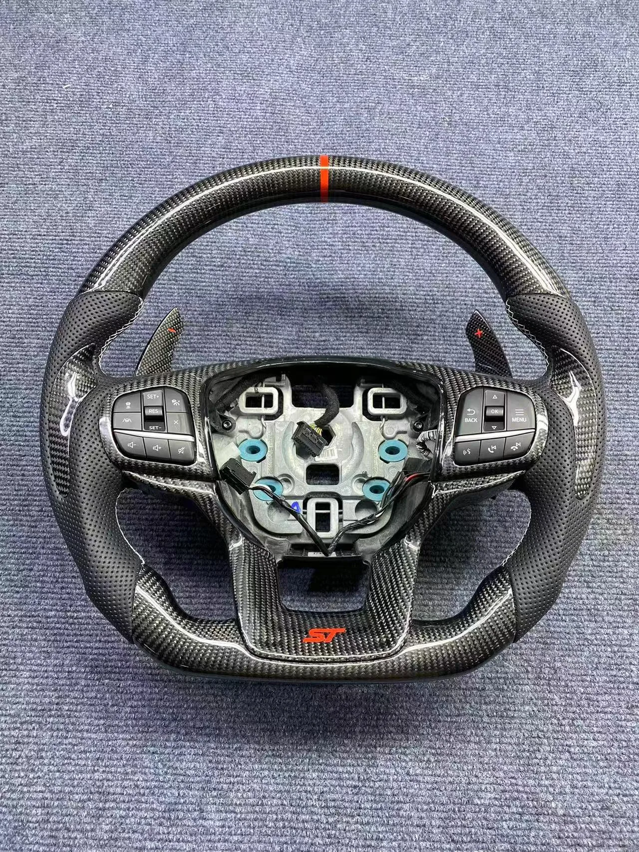Yeedercar Custom Gloss Carbon fiber steering wheel leather with heated for Ford explorer - detail