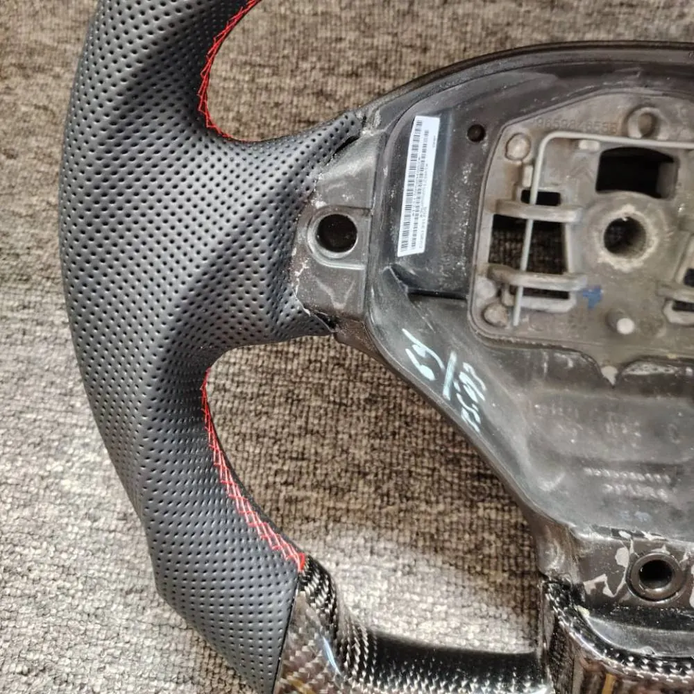 Steering Wheel on Peugeot RCZ - view 2