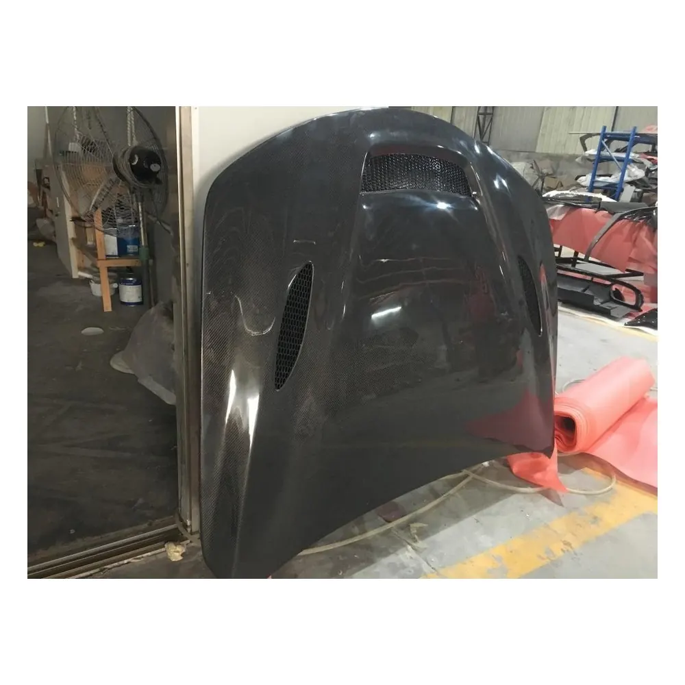 Carbon Fiber Bonnet for Alfa Romeo Giulia Sedan 4-Door (2017-2020) — close-up of the woven texture