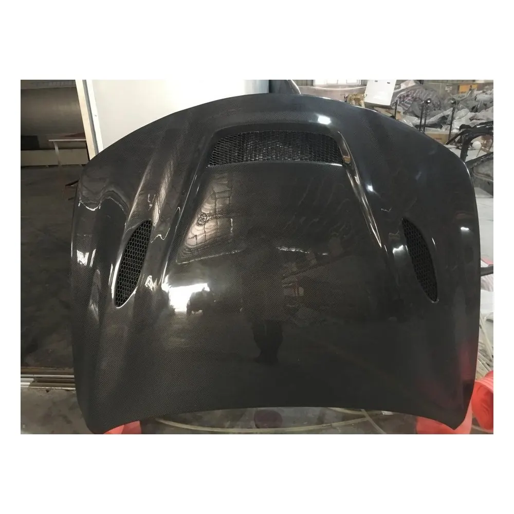 Carbon Fiber Bonnet for Alfa Romeo Giulia Sedan 4-Door (2017-2020) — side profile