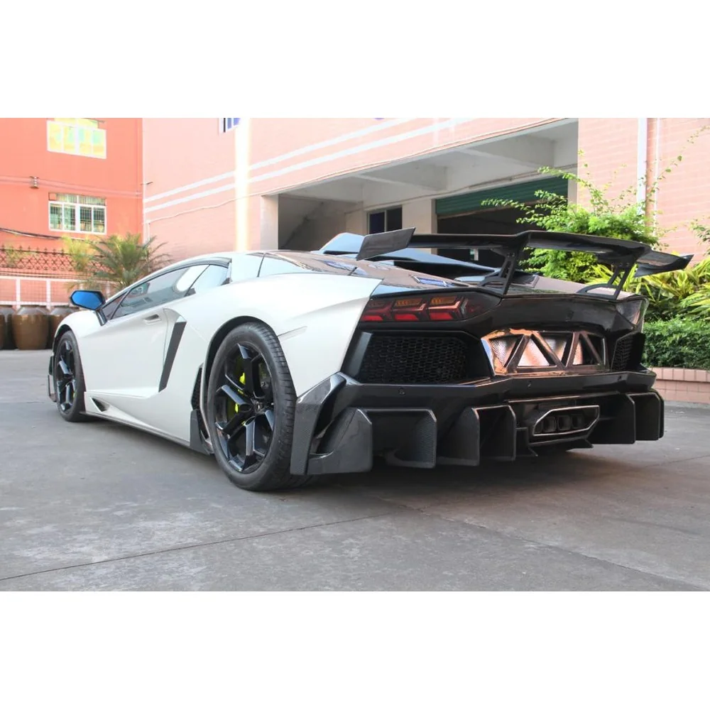 Rear Bumper Diffuser in Carbon Fiber for Lamborghini Aventador LP700 - Yeedercar - Image 4