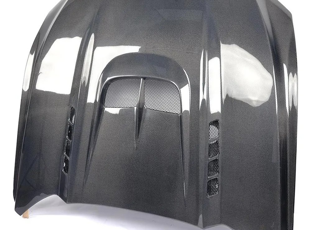 Carbon fiber hood with a heat extractor vent